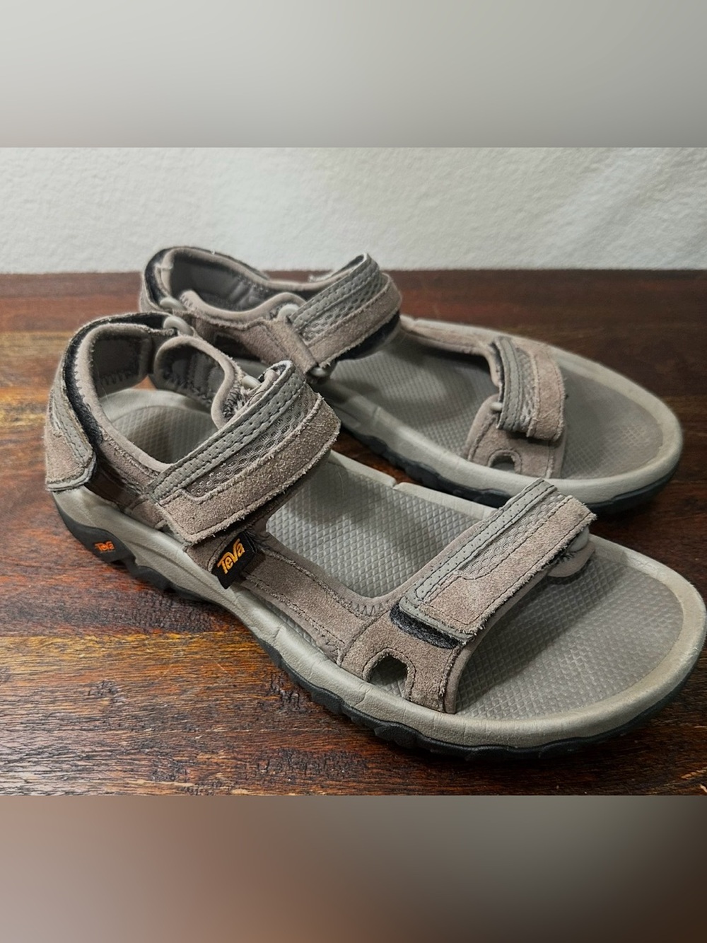 Teva men’s Hudson Taupe Suede Outdoor Sport Sandals size 8